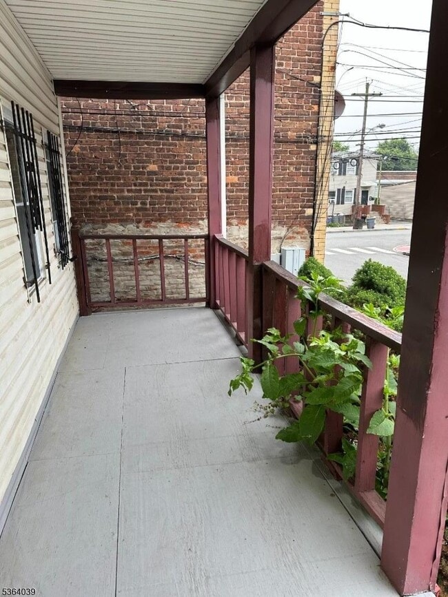 Building Photo - 157 Pierson St