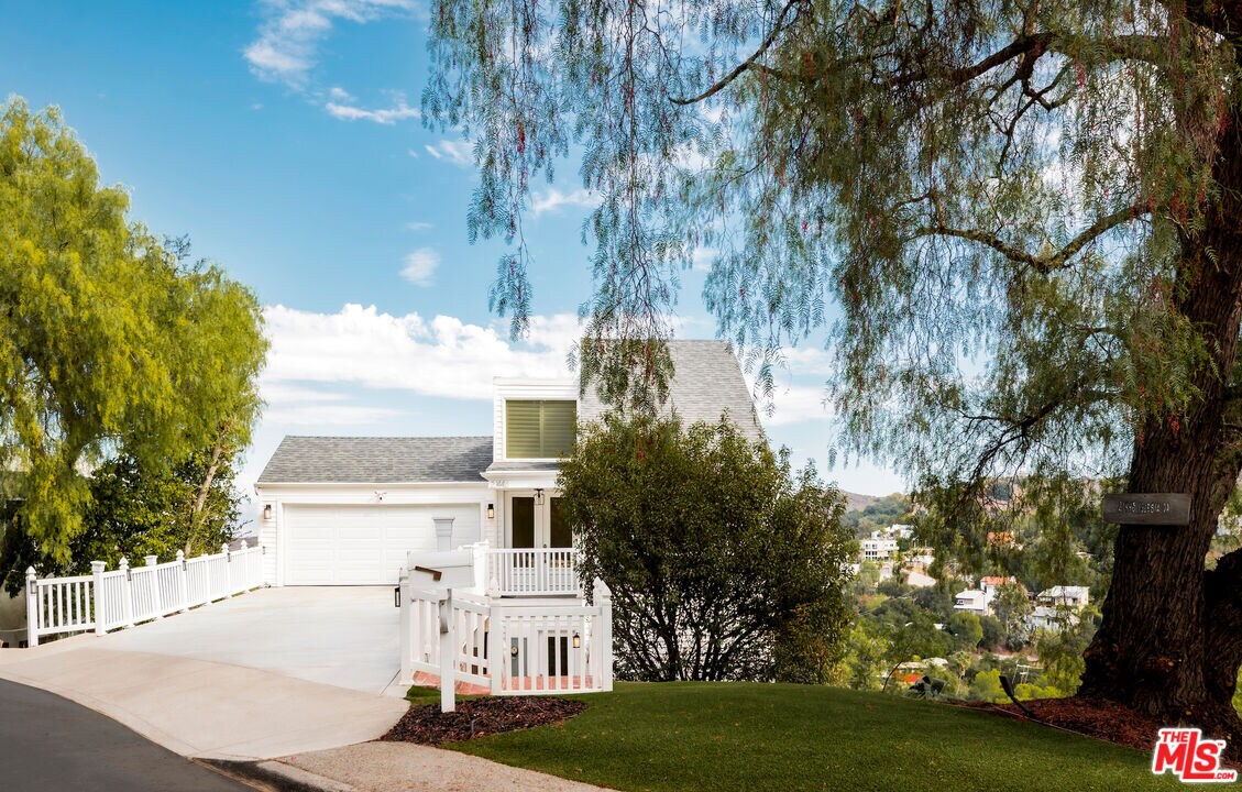 Primary Photo - 21443 Iglesia Dr