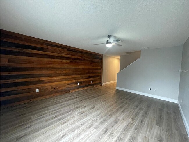 Foto del edificio - 2031 Fluorshire Dr