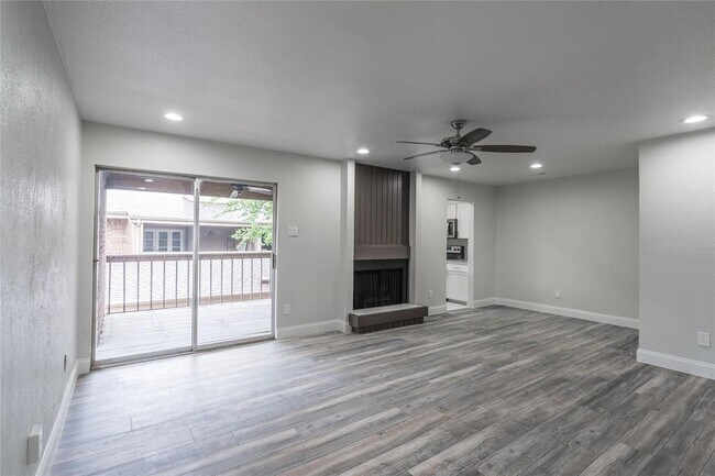 Building Photo - 5132 Amesbury Dr