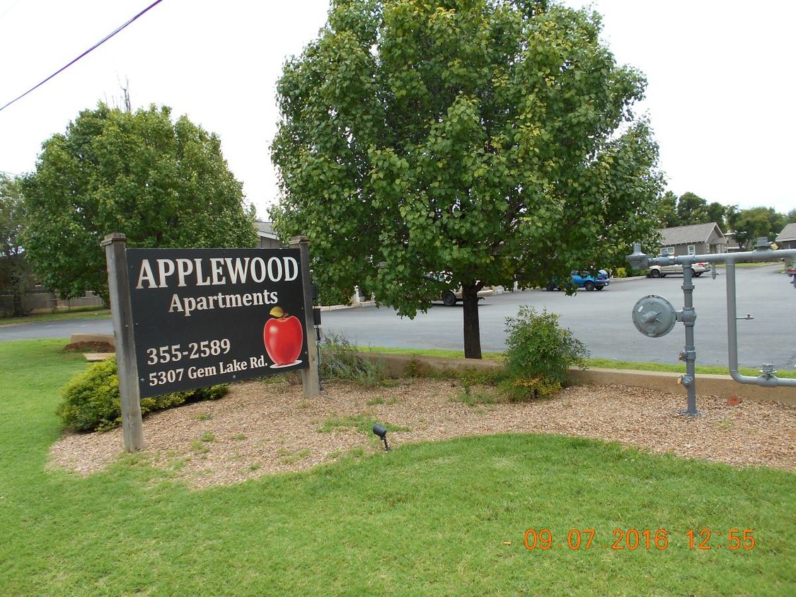 Primary Photo - 5307 Gem Lake Rd