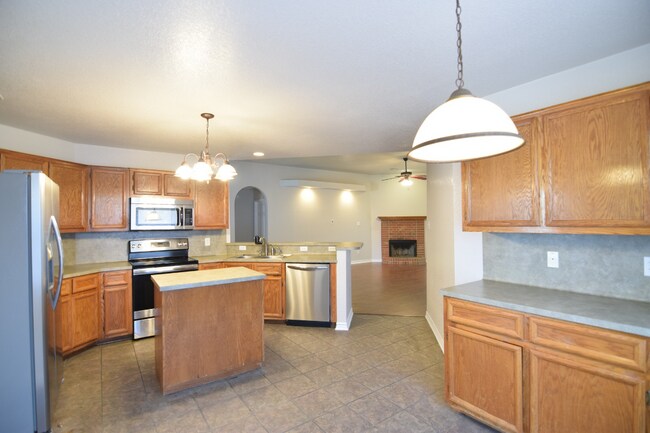 Foto del edificio - 5703 Golden Dr