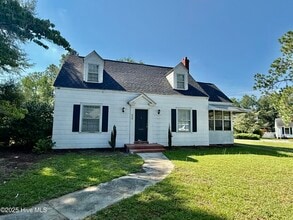 Building Photo - 605 Entwistle St