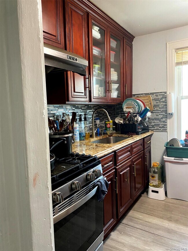 Foto del edificio - 107-02 Pinegrove St