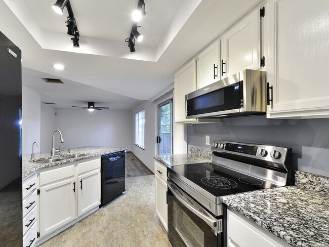 Foto del edificio - Sunny and Bright 3 Bdrm 2.5 Bath on West H...