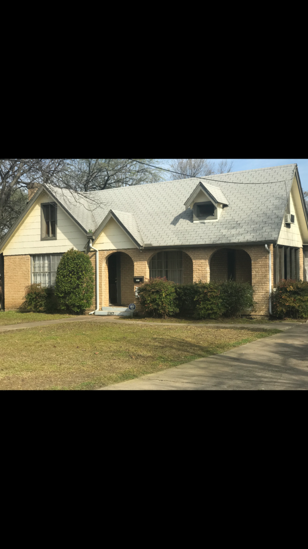 Foto del edificio - Pretty Tudor Style home with hard wood flo...