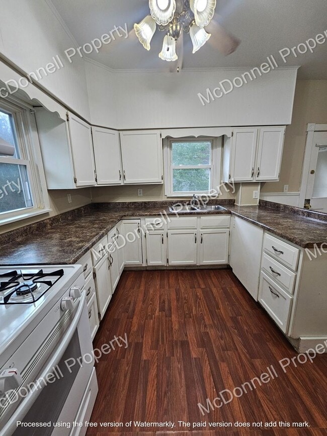 Building Photo - There is a $25 fee per application and eve...