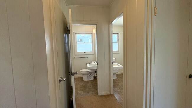 Foto del edificio - Available Now!! 3 BED/2.5BA + Large Carport, Yard!!