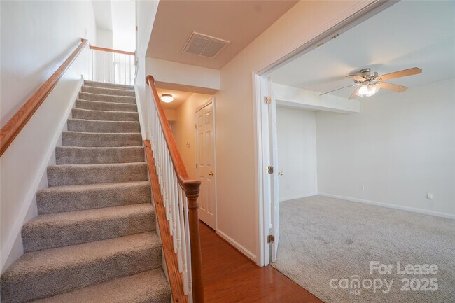 Building Photo - 15658 King Louis Ct