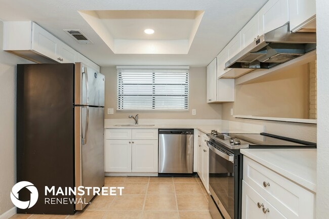 Building Photo - 7297 W Shaw Butte Dr