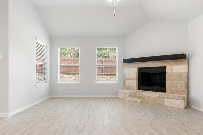 Foto del edificio - 1512 Edgeway Dr