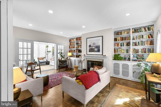 Foto del edificio - 3909 Watson Pl NW