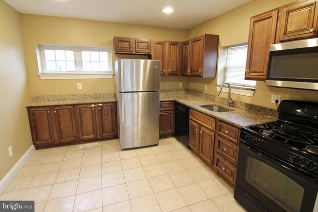 Building Photo - 63 Columbus St