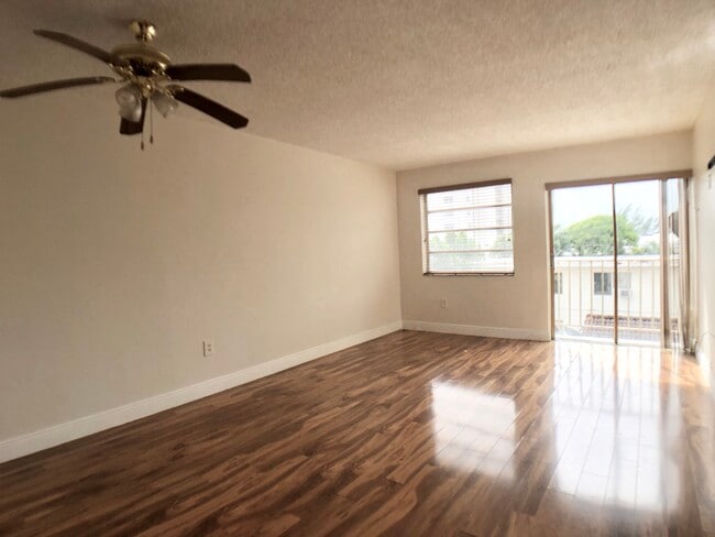 Building Photo - 7925 Carlyle Ave
