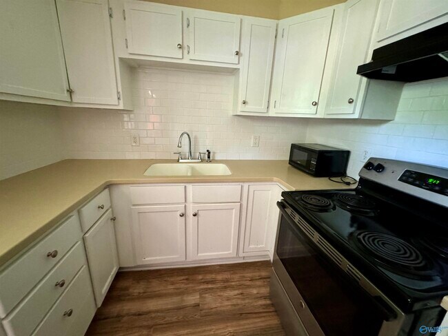 Foto del edificio - 3508 Spruce Ave SW
