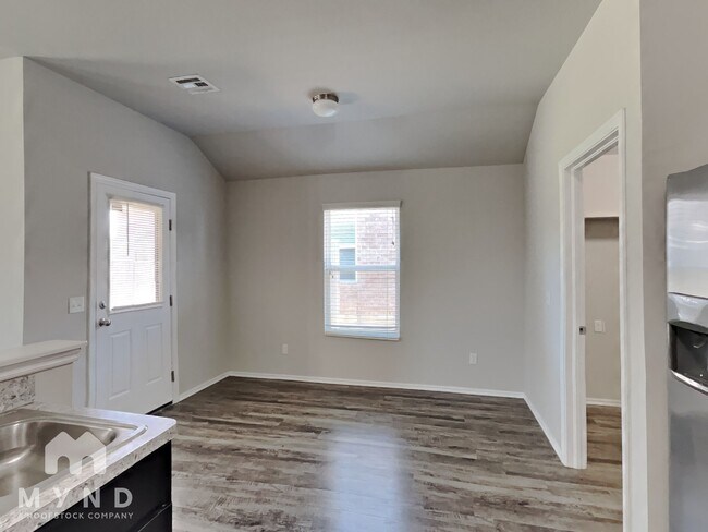 Foto del edificio - 1716 Lanesboro Dr