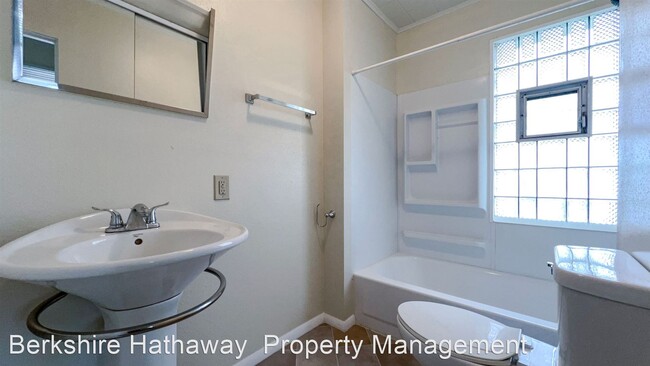 Foto del edificio - 1 br, 1 bath House - 2254 S 75th St