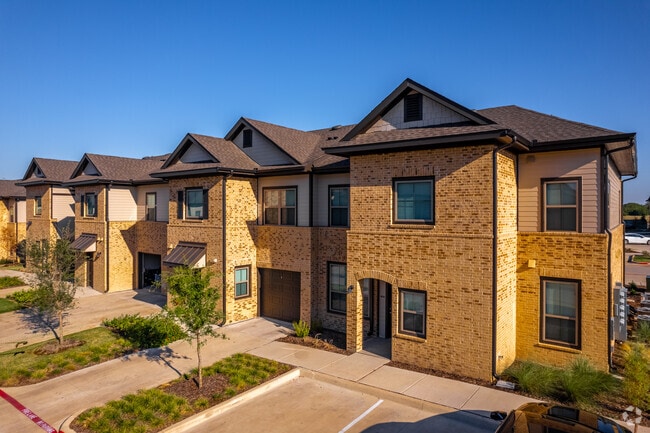 Building Photo - Emerson at Red Oak