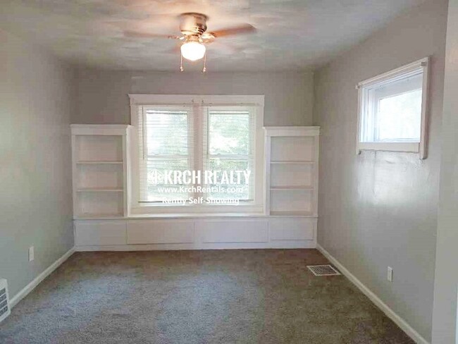 Building Photo - 3-Bed 1-Bath Home w/ Closed-In Porch & Det...