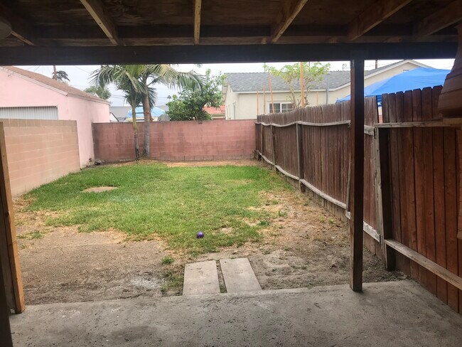 Huge Backyard - 8555 Fontana St