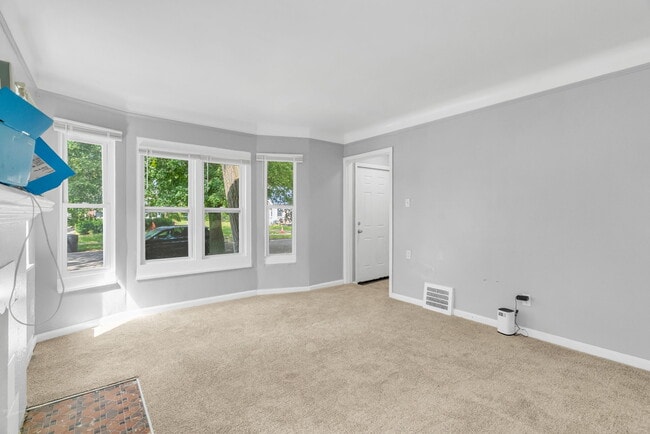 Building Photo - 10644 Stratman St