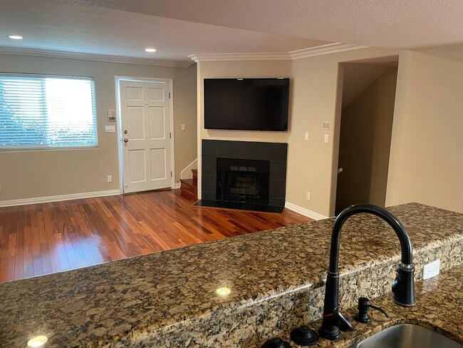 Foto del edificio - 1154 N Sycamore Ave