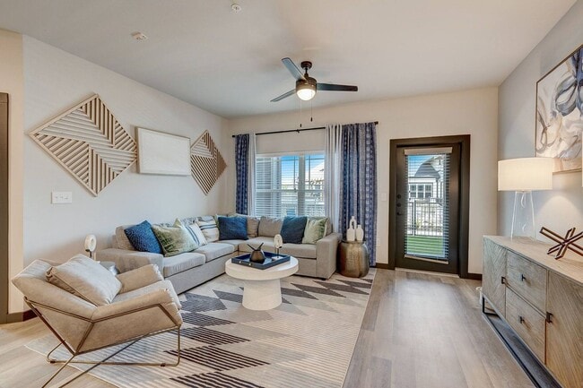 Foto del edificio - Bright, Spacious, and Move-In Ready