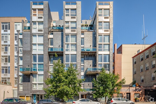 Foto del edificio - 105 Grand Ave
