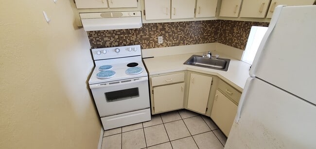 Building Photo - 4550 NW 9th St