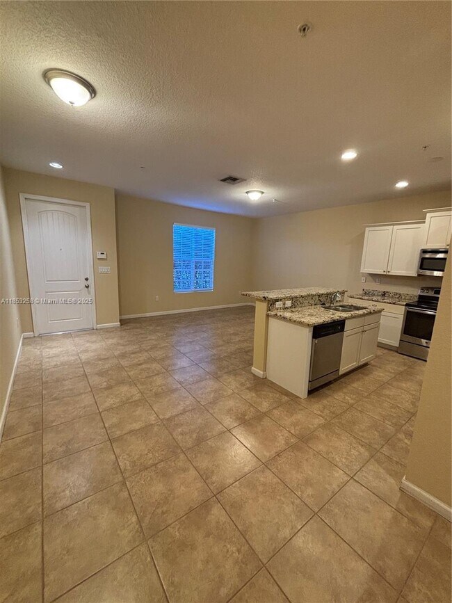 Foto del edificio - 290 SW 7th Ct