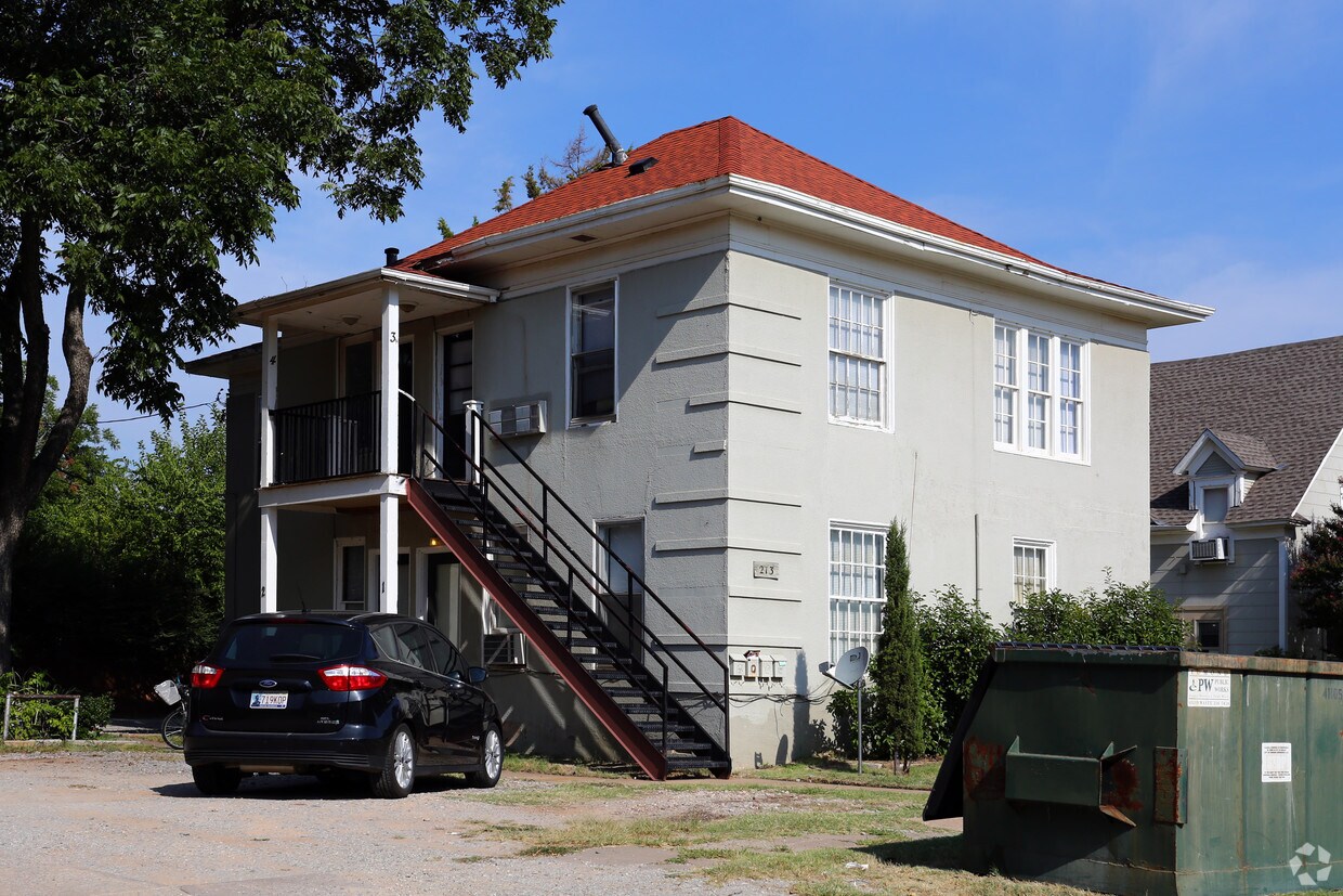 Foto del edificio - 213 N Jackson