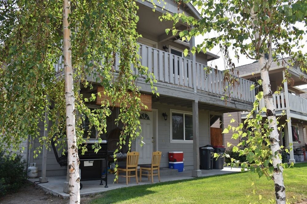 3bedroom downstairs unit in a Duplex Apartment for Rent in Central