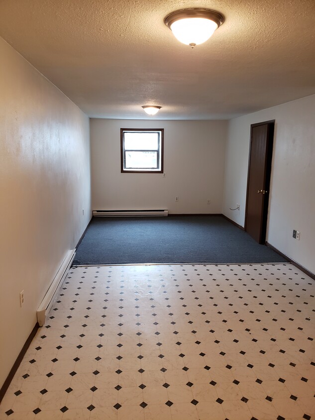 Primary Photo - 113 E Franklin St
