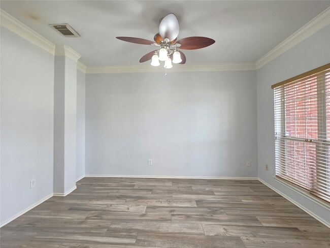 Building Photo - 10038 Barr Lake Dr