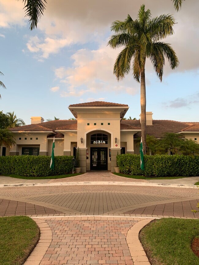 Foto del edificio - 11655 W Atlantic Blvd