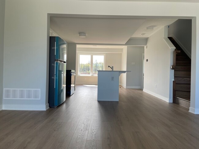 Photo du bâtiment - 2442 Watercolours Way