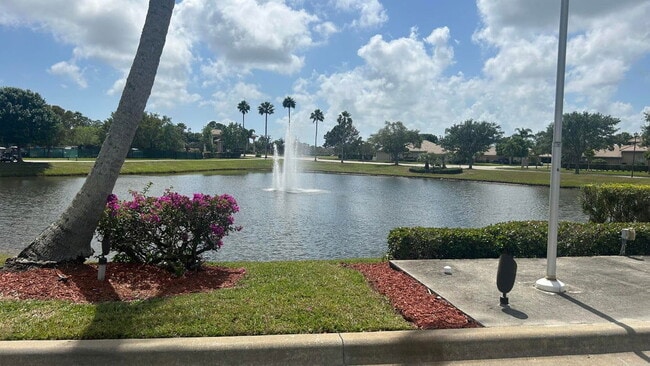 Foto del edificio - 534 Waverly Cir
