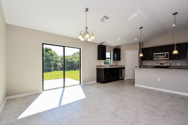 Foto del edificio - 312 Radford Ave