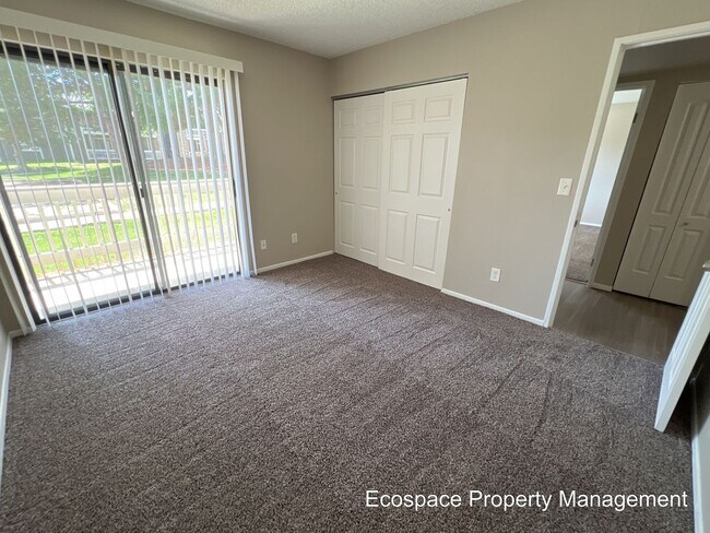 Building Photo - Gound level 3-bedroom 2 Bathroom Condo in ...