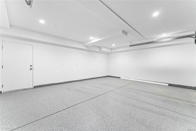 Foto del edificio - 3 br, 3 bath Townhome - 14222 Tiara St Apt 2
