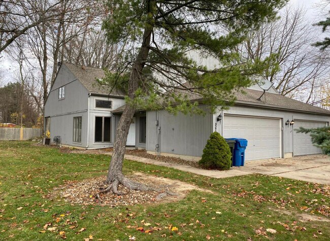 Building Photo - 32762 Glen Dr