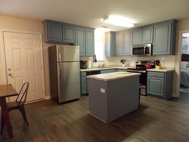 Foto del edificio - Fall 2020-2016 Talons Lake Drive