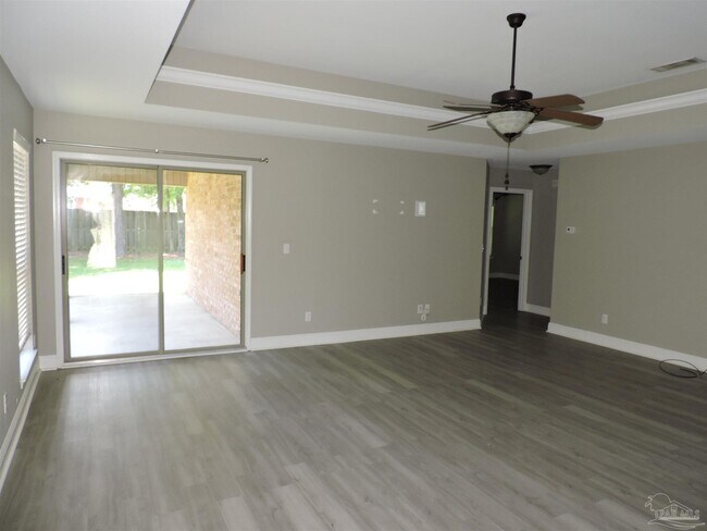 Foto del edificio - 6060 Dunridge Drive