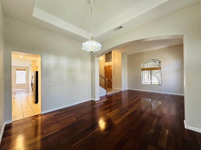 Building Photo - 672 W Raven Dr