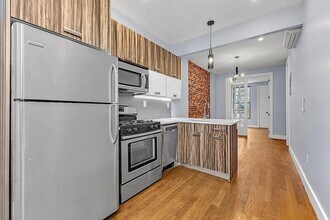 Building Photo - 540 Bainbridge St.