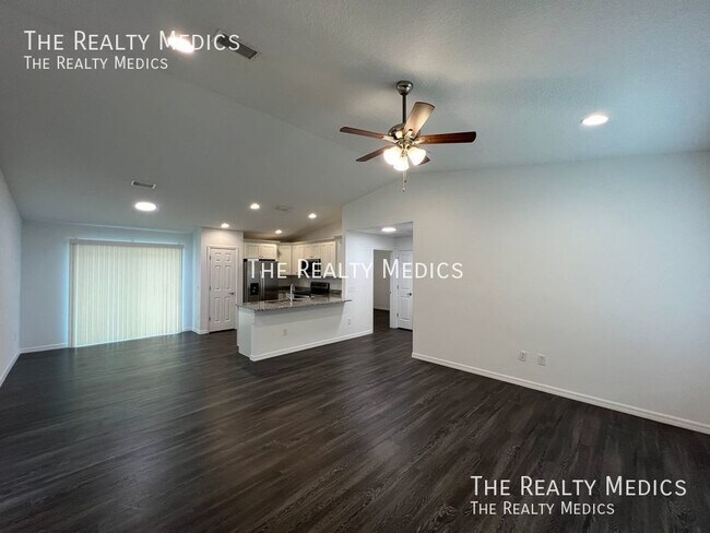 Foto del edificio - GORGEOUS 3 Bedroom, 2 Bathroom Home in Ock...