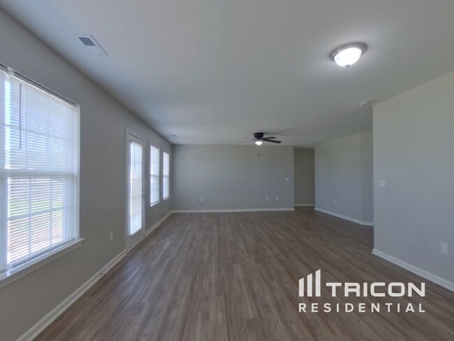 Building Photo - 1221 Grace Ct