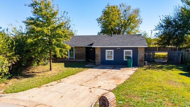 Foto del edificio - Spacious 5-Bedroom Home with Fresh Updates