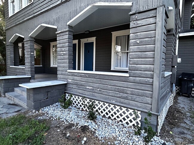Building Photo - 2561 Rosselle St