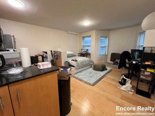 Building Photo - 462 Park Dr